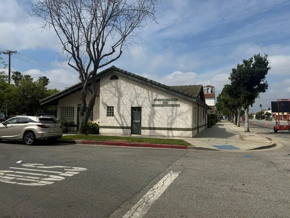 Magnolia Dentistry building on West Magnolia Boulevard in Burbank